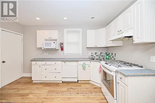 45 Pine Street N, Thorold, ON - Indoor Photo Showing Kitchen