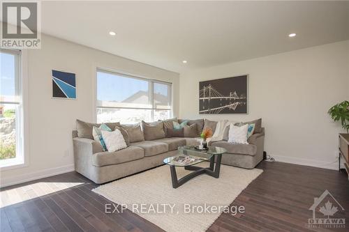 509 Barrage Street, The Nation, ON - Indoor Photo Showing Living Room