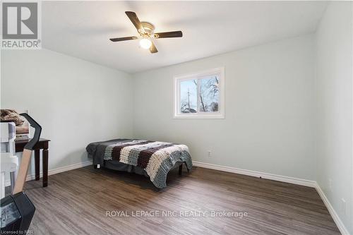 83 Gordon Avenue, Fort Erie, ON - Indoor Photo Showing Bedroom