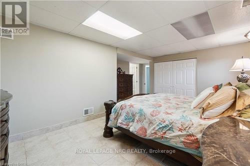 83 Gordon Avenue, Fort Erie, ON - Indoor Photo Showing Bedroom