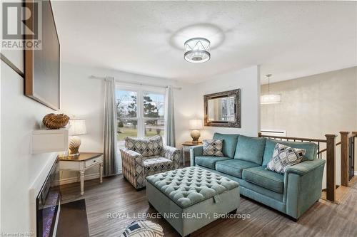 83 Gordon Avenue, Fort Erie, ON - Indoor Photo Showing Living Room