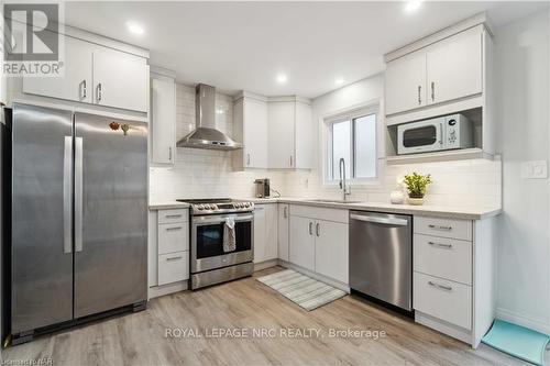 83 Gordon Avenue, Fort Erie, ON - Indoor Photo Showing Kitchen With Upgraded Kitchen