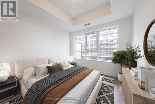 721 - 395 Dundas Street W, Oakville, ON - Indoor Photo Showing Bedroom