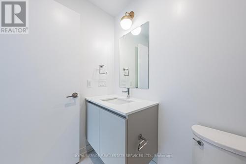 721 - 395 Dundas Street W, Oakville, ON - Indoor Photo Showing Bathroom