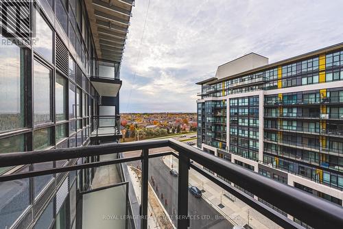 721 - 395 Dundas Street W, Oakville, ON - Outdoor With Balcony