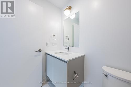 721 - 395 Dundas Street W, Oakville, ON - Indoor Photo Showing Bathroom