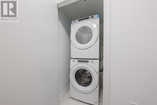 721 - 395 Dundas Street W, Oakville, ON - Indoor Photo Showing Laundry Room