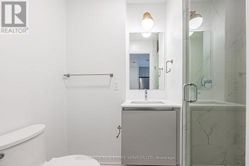 721 - 395 Dundas Street W, Oakville, ON - Indoor Photo Showing Bathroom