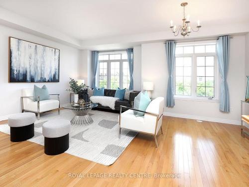 3020 George Savage Ave, Oakville, ON - Indoor Photo Showing Living Room