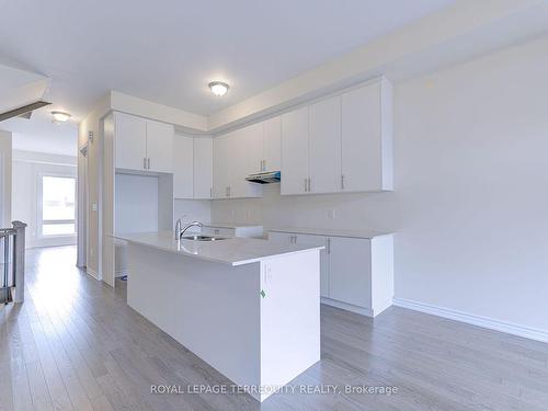 3135 Meadowridge Dr, Oakville, ON - Indoor Photo Showing Kitchen With Double Sink