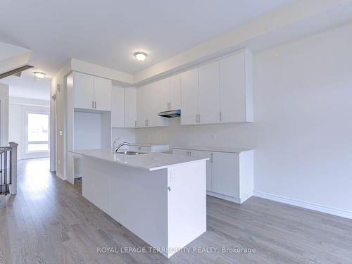 3135 Meadowridge Dr, Oakville, ON - Indoor Photo Showing Kitchen With Double Sink