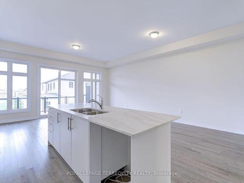 3135 Meadowridge Dr, Oakville, ON - Indoor Photo Showing Kitchen With Double Sink