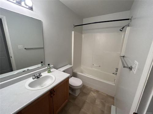 306-3226 Cowichan Lake Rd, Duncan, BC - Indoor Photo Showing Bathroom