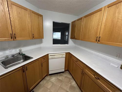 306-3226 Cowichan Lake Rd, Duncan, BC - Indoor Photo Showing Kitchen