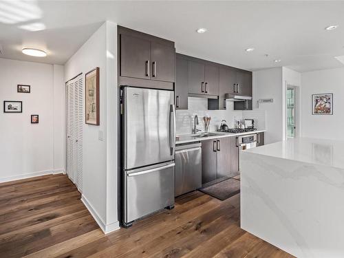 501-373 Tyee Rd, Victoria, BC - Indoor Photo Showing Kitchen