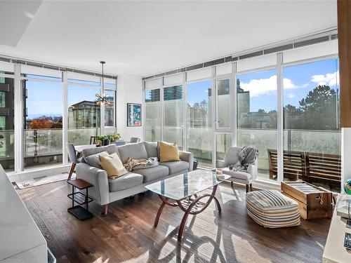 501-373 Tyee Rd, Victoria, BC - Indoor Photo Showing Living Room