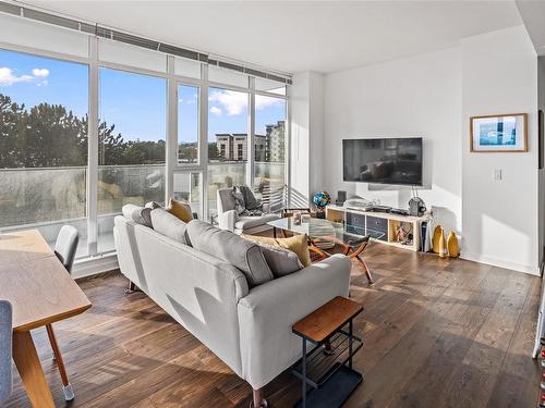 501-373 Tyee Rd, Victoria, BC - Indoor Photo Showing Living Room