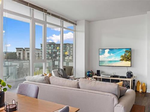 501-373 Tyee Rd, Victoria, BC - Indoor Photo Showing Living Room