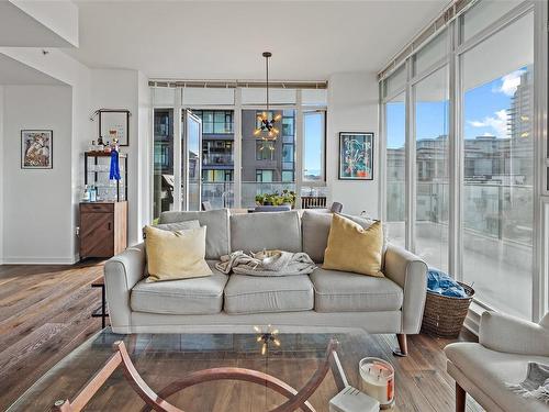 501-373 Tyee Rd, Victoria, BC - Indoor Photo Showing Living Room