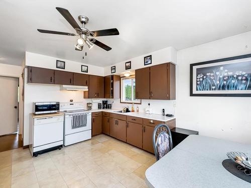 2840 Sybronden Rd, Langford, BC - Indoor Photo Showing Kitchen