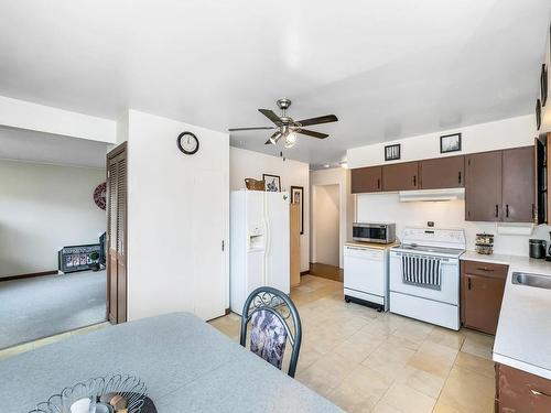 2840 Sybronden Rd, Langford, BC - Indoor Photo Showing Kitchen