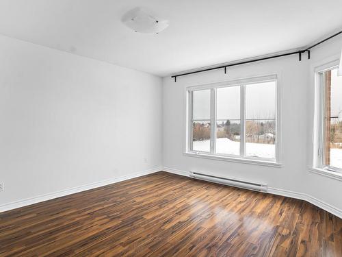 Master bedroom - 8-5845 Boul. Chevrier, Brossard, QC - Indoor Photo Showing Other Room