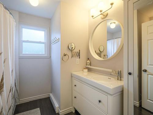 Salle d'eau - 449 Rue St-Eugène, Saint-Jean-Sur-Richelieu, QC - Indoor Photo Showing Bathroom