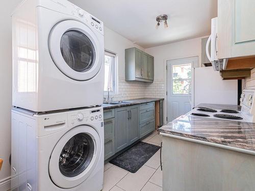 Cuisine - 4867 Av. Montclair, Montréal (Côte-Des-Neiges/Notre-Dame-De-Grâce), QC - Indoor Photo Showing Laundry Room