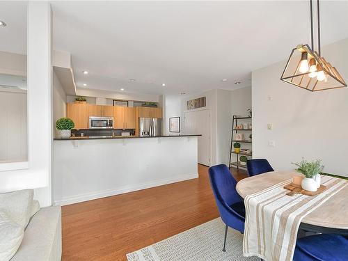 201-2415 Amherst Ave, Sidney, BC - Indoor Photo Showing Dining Room