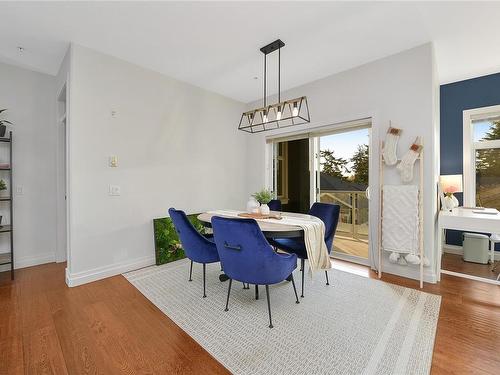 201-2415 Amherst Ave, Sidney, BC - Indoor Photo Showing Dining Room