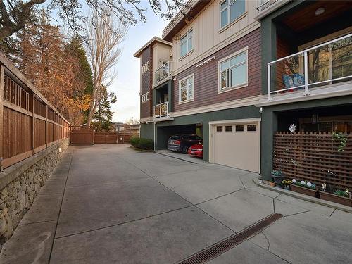 201-2415 Amherst Ave, Sidney, BC - Outdoor