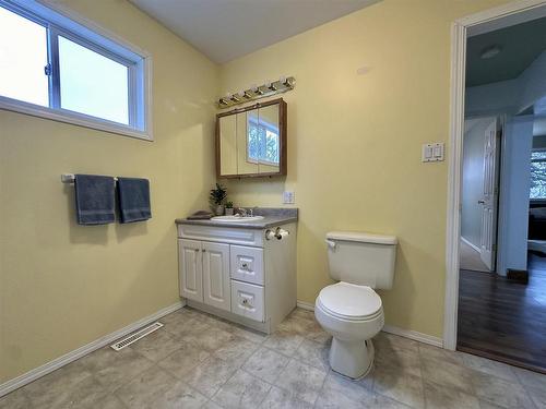 1215 Third Street E, Fort Frances, ON - Indoor Photo Showing Bathroom