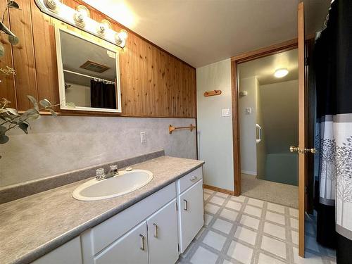 1215 Third Street E, Fort Frances, ON - Indoor Photo Showing Bathroom