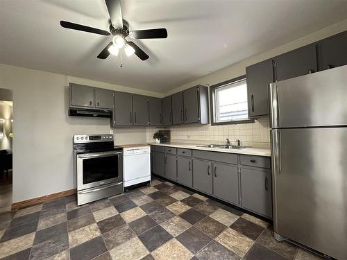 1215 Third Street E, Fort Frances, ON - Indoor Photo Showing Kitchen With Double Sink