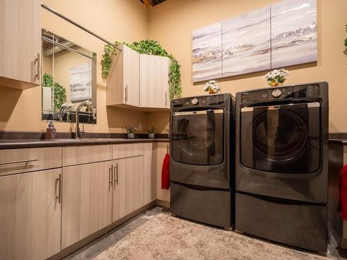 76 Darlington Trail, City Of Kenora, ON - Indoor Photo Showing Laundry Room