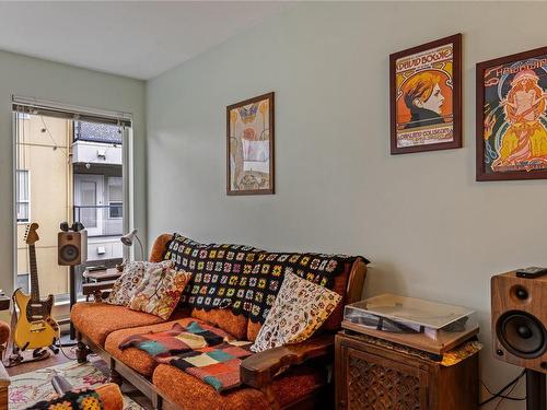 404-1405 Esquimalt Rd, Esquimalt, BC - Indoor Photo Showing Living Room