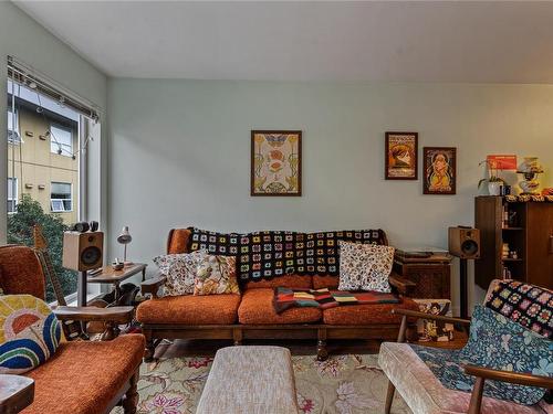 404-1405 Esquimalt Rd, Esquimalt, BC - Indoor Photo Showing Living Room