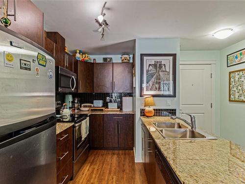 404-1405 Esquimalt Rd, Esquimalt, BC - Indoor Photo Showing Kitchen With Double Sink