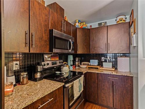 404-1405 Esquimalt Rd, Esquimalt, BC - Indoor Photo Showing Kitchen