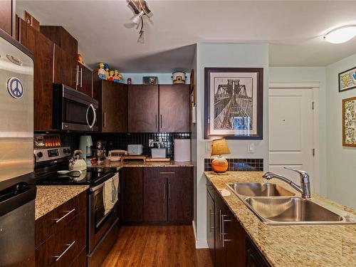 404-1405 Esquimalt Rd, Esquimalt, BC - Indoor Photo Showing Kitchen With Double Sink