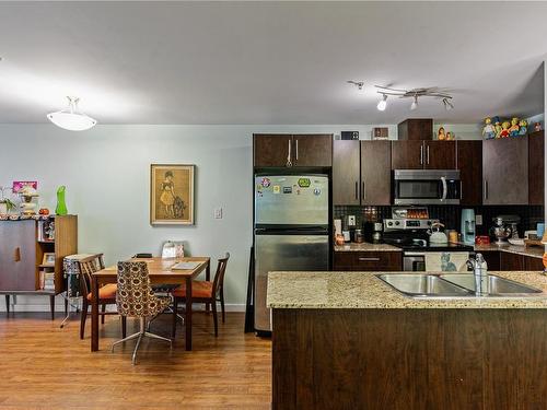 404-1405 Esquimalt Rd, Esquimalt, BC - Indoor Photo Showing Kitchen With Double Sink