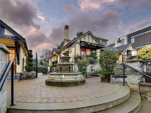 1732 Amphion St, Victoria, BC 