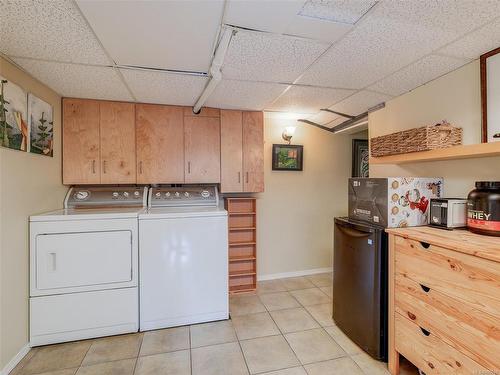 2737 Higgins St, Victoria, BC - Indoor Photo Showing Laundry Room