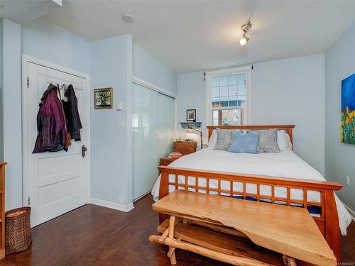 2737 Higgins St, Victoria, BC - Indoor Photo Showing Bedroom