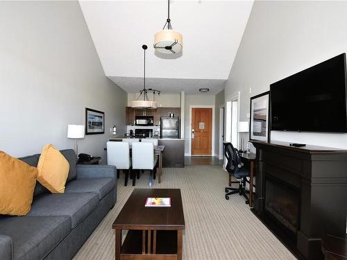 318C-1730 Riverside Lane, Courtenay, BC - Indoor Photo Showing Living Room