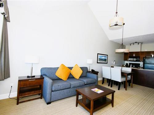 318C-1730 Riverside Lane, Courtenay, BC - Indoor Photo Showing Living Room