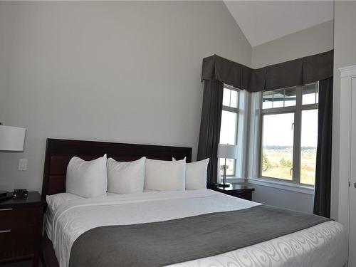 318C-1730 Riverside Lane, Courtenay, BC - Indoor Photo Showing Bedroom