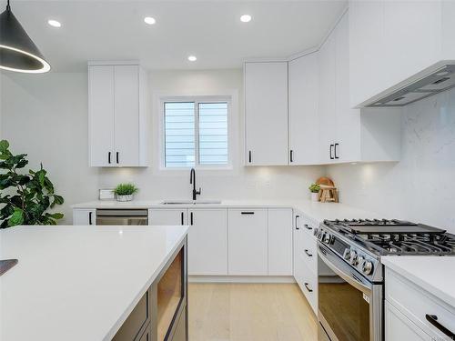 1439 Sandstone Lane, Langford, BC - Indoor Photo Showing Kitchen With Upgraded Kitchen