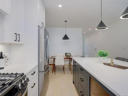 1439 Sandstone Lane, Langford, BC - Indoor Photo Showing Kitchen With Upgraded Kitchen