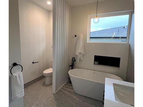 1439 Sandstone Lane, Langford, BC - Indoor Photo Showing Bathroom